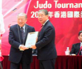 2003年榮升為柔道九段範士